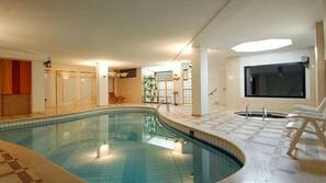 Piscina coperta, piscina stagionale all'aperto