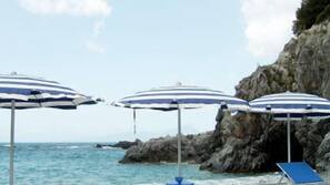 Spiaggia privata nelle vicinanze, sabbia bianca, cabine (a pagamento)