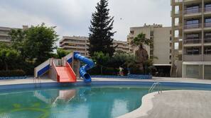Outdoor pool, pool loungers