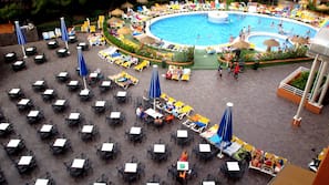 Outdoor pool, pool loungers