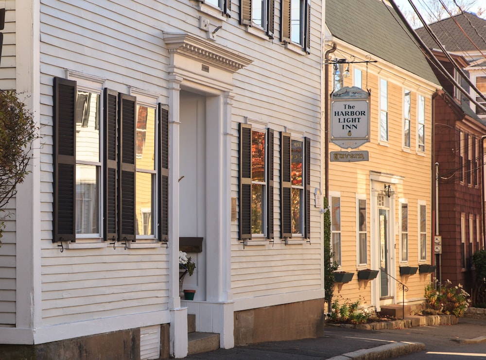 Exterior, Harbor Light Inn