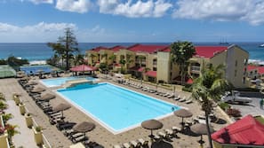 6 outdoor pools, pool umbrellas, sun loungers