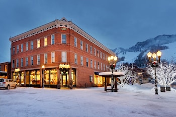 Independence Square Lodge by Frias