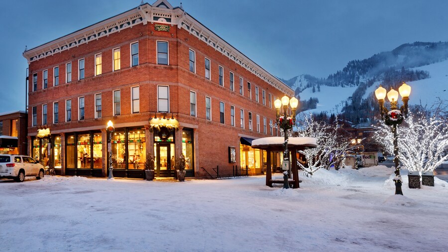 Independence Square Lodge by Frias