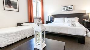 Copriletto in piuma, minibar, una cassaforte in camera, una scrivania
