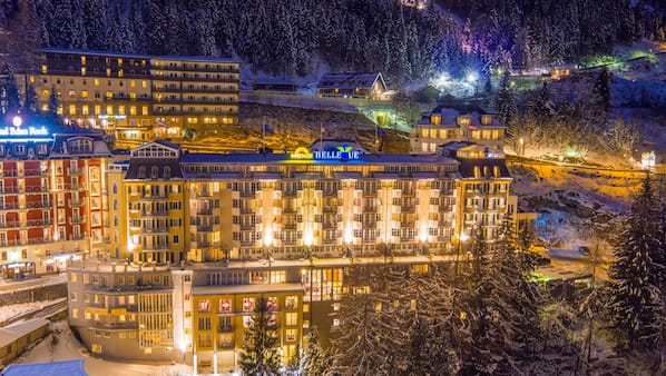 Fassade der Unterkunft – Abend/Nacht