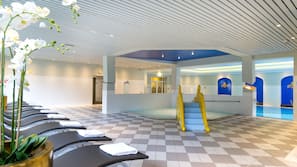 2 Innenpools, Liegestühle