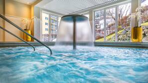 2 Innenpools, Liegestühle
