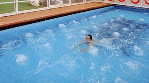 2 piscines extérieures