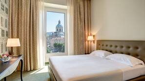 Luxe beddengoed, een minibar, een kluis op de kamer, een laptopwerkplek