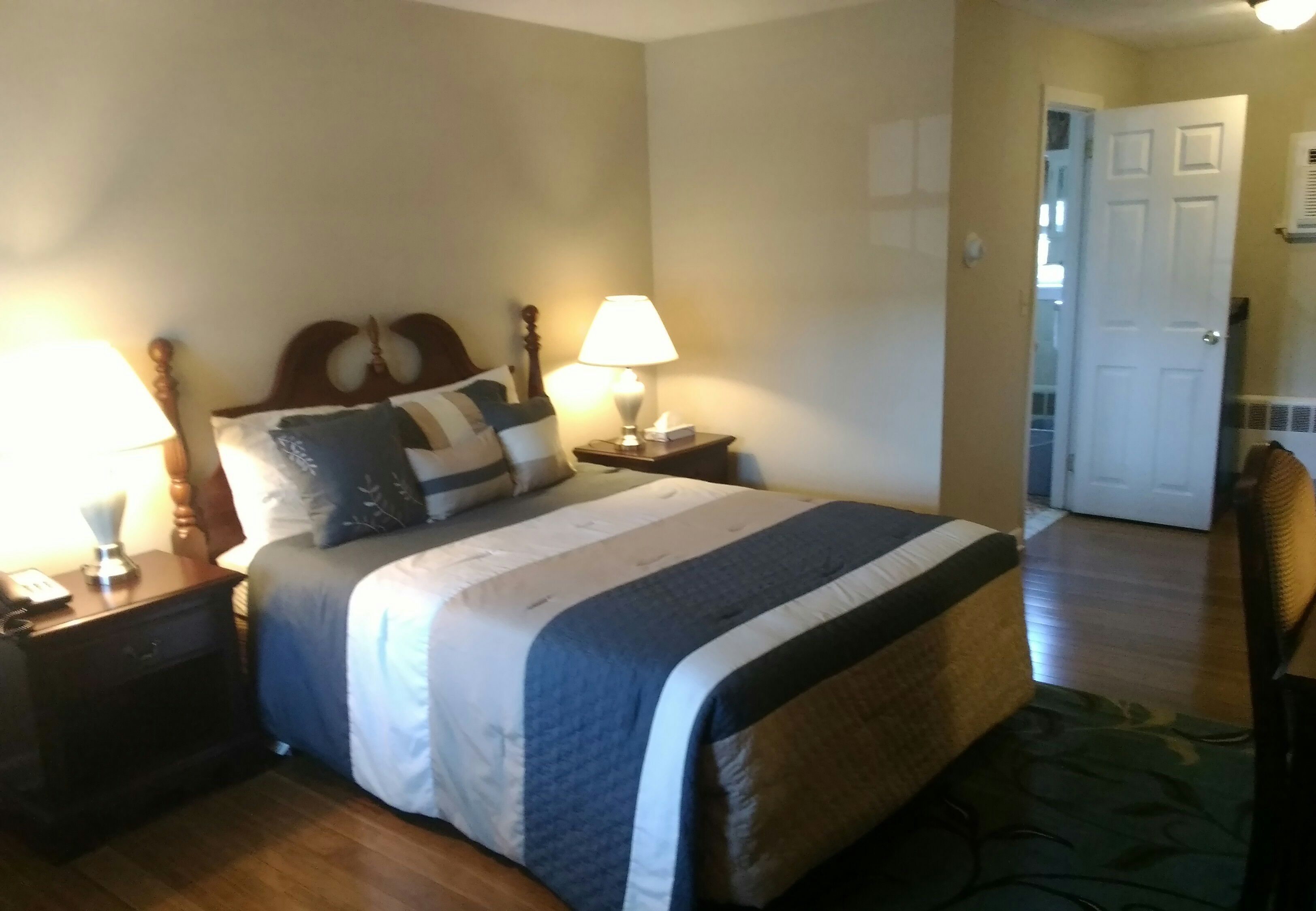 cheapest hotel in seekonk ma