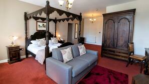 Desk, laptop workspace, iron/ironing board, free WiFi