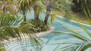 2 Außenpools, geöffnet von 07:00 Uhr bis 19:00 Uhr, Liegestühle