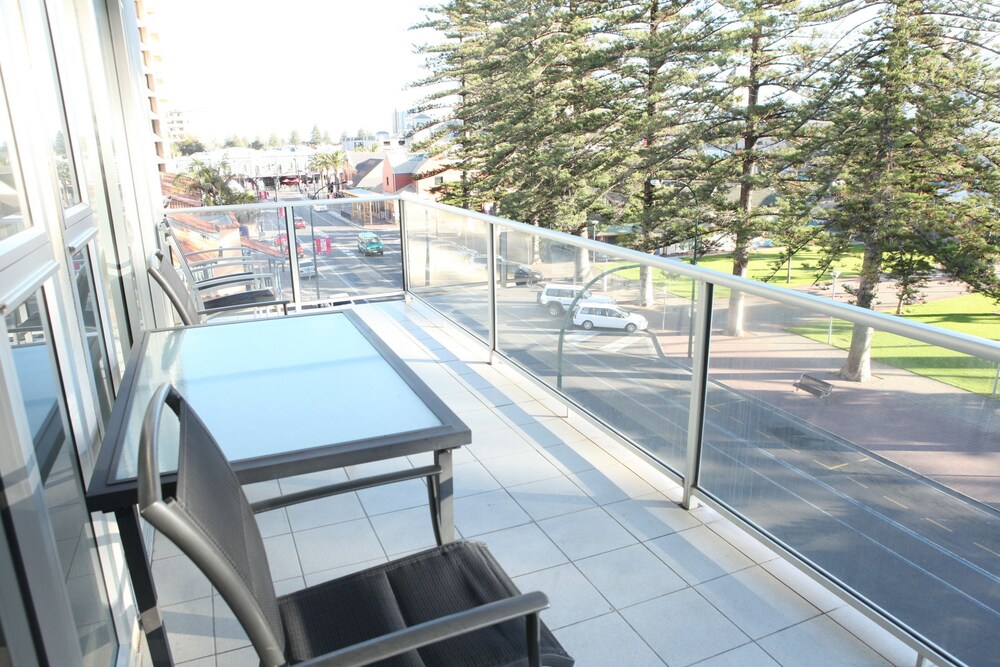 Glenelg Beachside Apartments