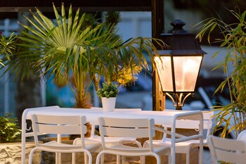 Hôtel De La Plage Deals Reviews Arcachon Fra Wotif