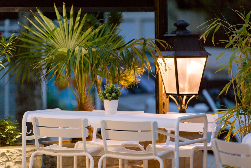 Hôtel De La Plage In Arcachon France Expedia