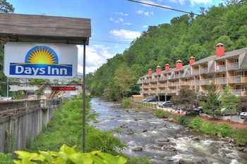 Days Inn by Wyndham Gatlinburg On The River