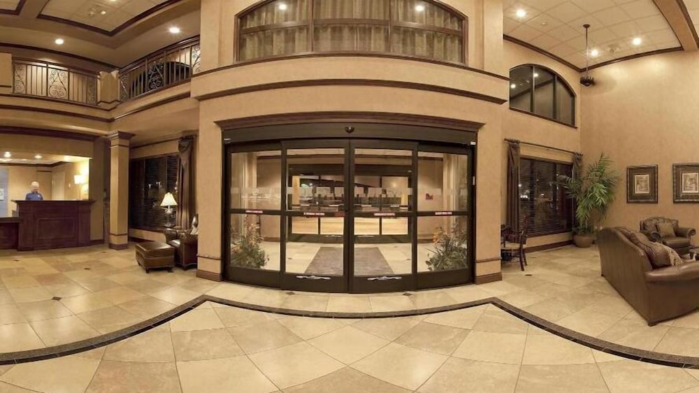 Holiday Inn Express Hotel Suites Cape Girardeau I 55 2018 Room Meeting Facility Featured Image Interior Entrance