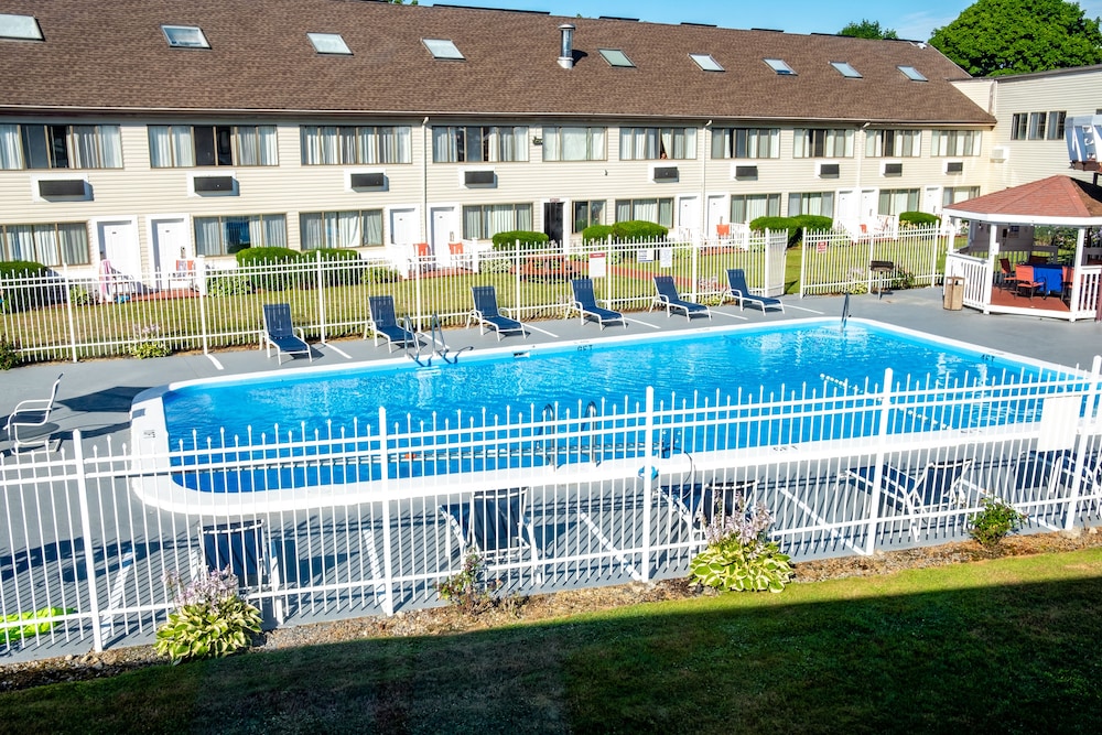 Admiralty Inn Suites In East Falmouth Hotel Rates Reviews On Orbitz