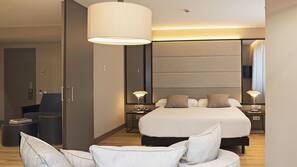 Down duvet, minibar, in-room safe, desk