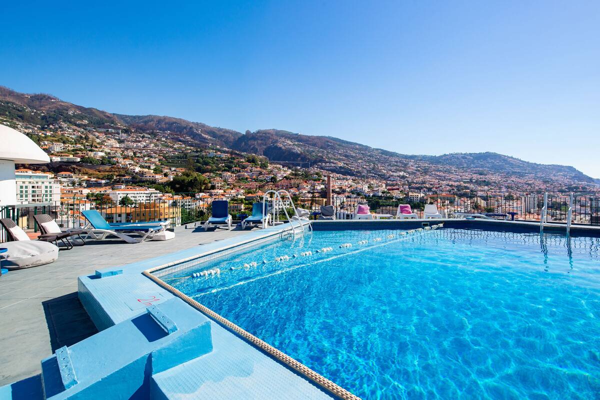 ホテル モンテカルロ 口コミ 部屋写真 料金 お得情報 エクスペディア