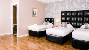 Egyptian cotton sheets, premium bedding, in-room safe, desk