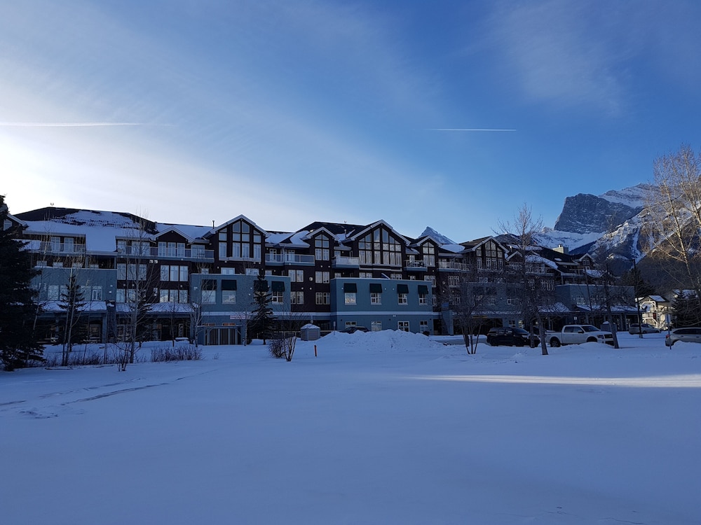 Sunset Resorts Canmore and Spa, Canmore: C$175 Room Prices & Reviews
