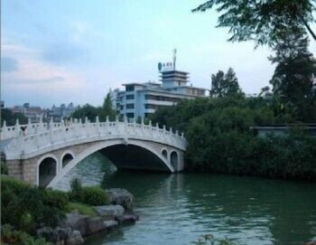 Guilin Ronghu Lake Hotel in Guilin, China