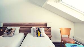 Minibar, coffre-forts dans les chambres, bureau, rideaux occultants