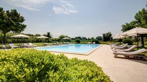 Piscina stagionale all'aperto, cabine incluse nel prezzo