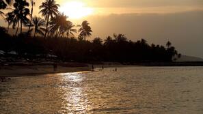 Private beach, sun-loungers, beach umbrellas, beach towels