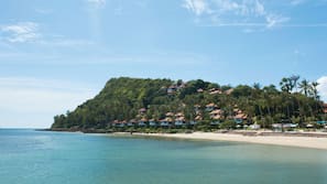 Private beach, sun-loungers, beach umbrellas, beach towels