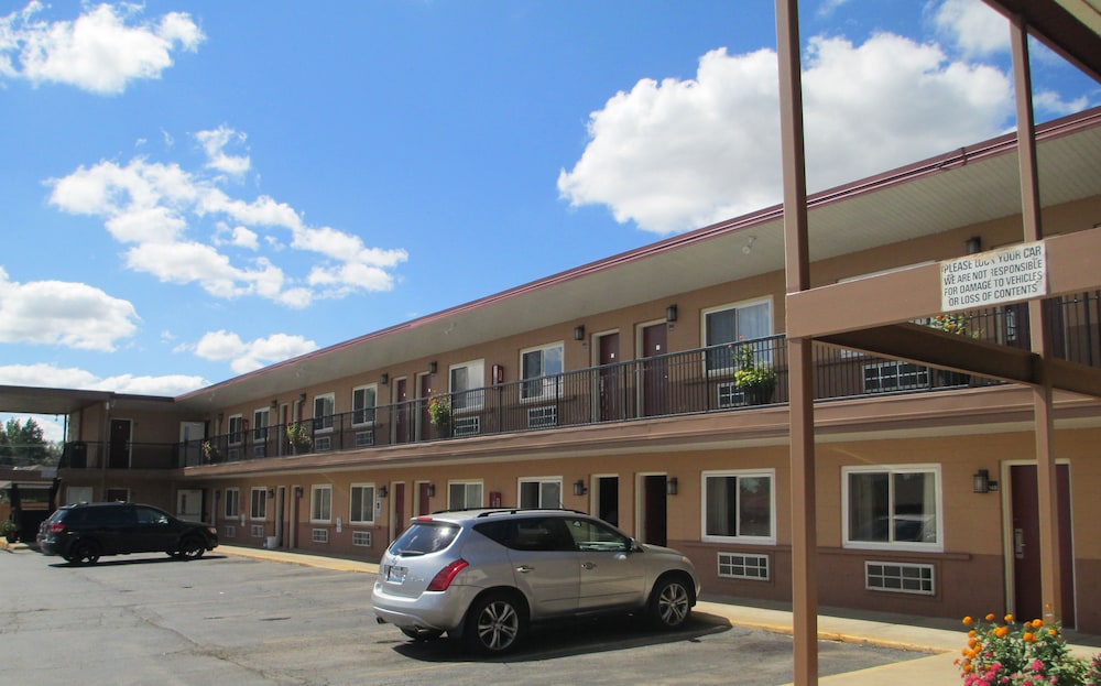 Parking, Regal Inn - Chicago O'Hare Airport