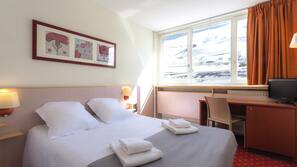 Minibar, ameublement personnalisé, bureau, lits bébé (gratuits)