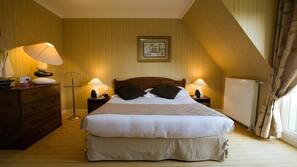 Matelas Select Comfort, minibar, bureau, rideaux occultants