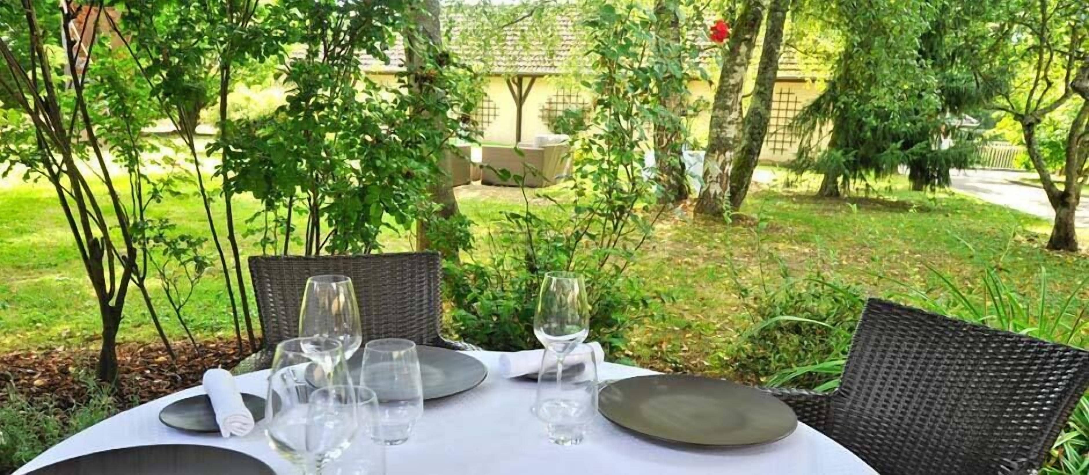 Hôtel - Restaurant La Chaumière in Dole in Dole, France