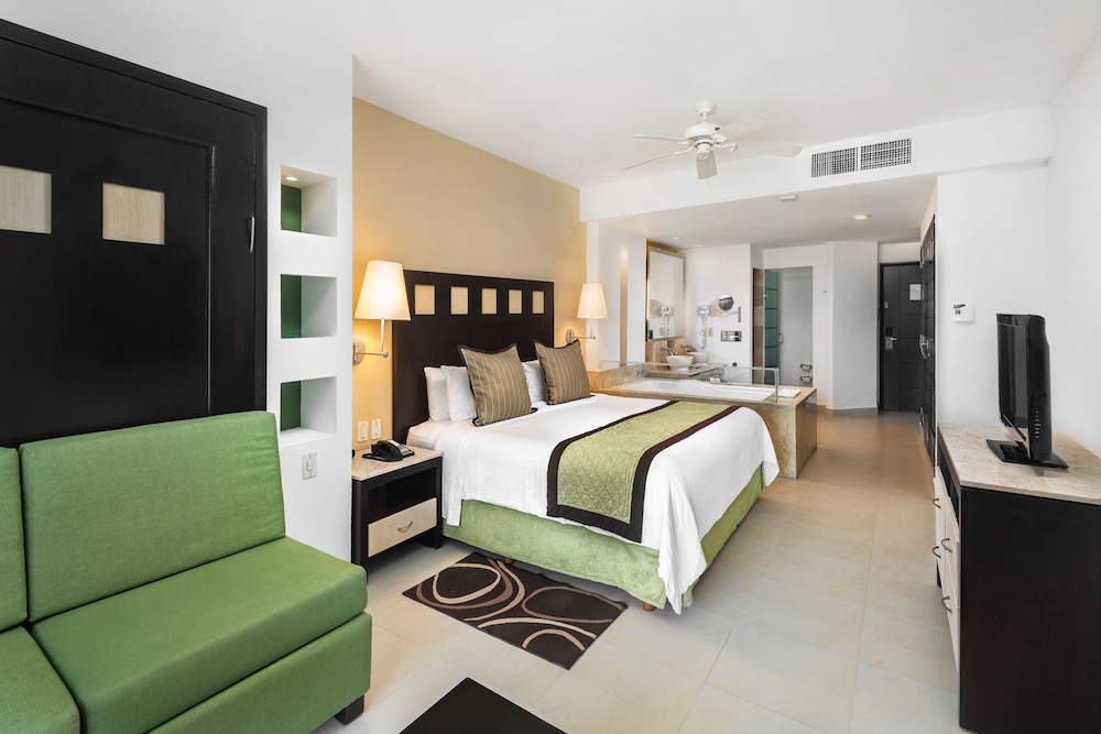 Hotel Marina El Cid Spa & Beach Resort All Inclusive in Puerto Morelos ...