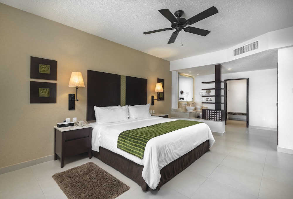 Hotel Marina El Cid Spa & Beach Resort All Inclusive, Cancun: $198 Room ...