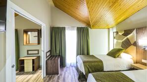 Ropa de cama de alta calidad, edredones de plumas, minibar y caja fuerte