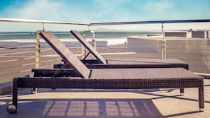 3 outdoor pools, pool umbrellas, pool loungers