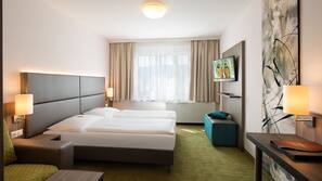 Allergikerbettwaren, Minibar, Zimmersafe, Schreibtisch