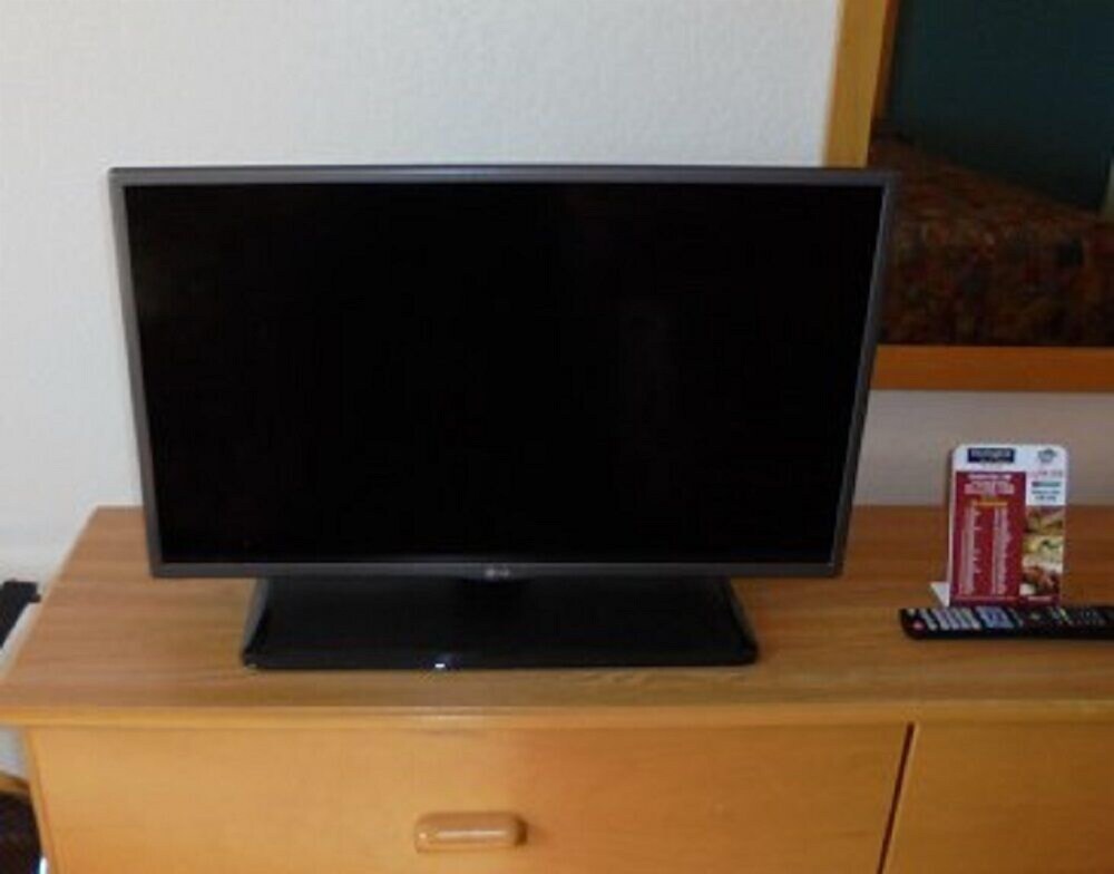Herington Inn And Suites 2018 Room Prices 69 Deals Reviews Featured Image Guestroom