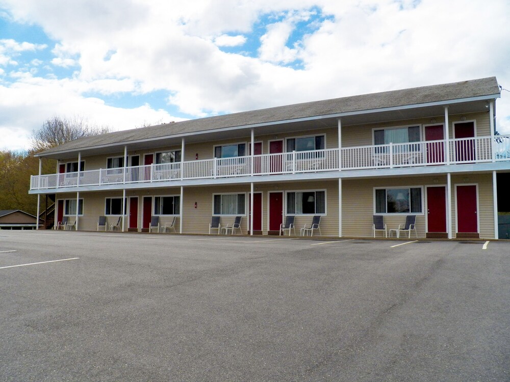 Coast Village Inn Cottages In Wells Cheap Hotel Deals Rates