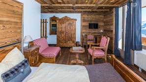 In-room safe, desk, soundproofing, free cribs/infant beds