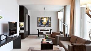 Egyptian cotton sheets, premium bedding, minibar, in-room safe