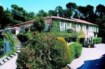 Hotel Les Mazets Des Roches in Fontvieille, France
