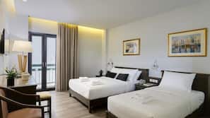 Hypo-allergenic bedding, memory foam beds, in-room safe, desk