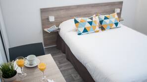 Blackout curtains, soundproofing, iron/ironing board, free WiFi