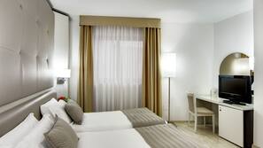 Minibar, una cassaforte in camera, una scrivania, tende oscuranti