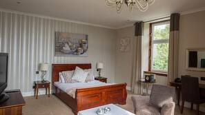 Desk, iron/ironing board, free WiFi, wheelchair access